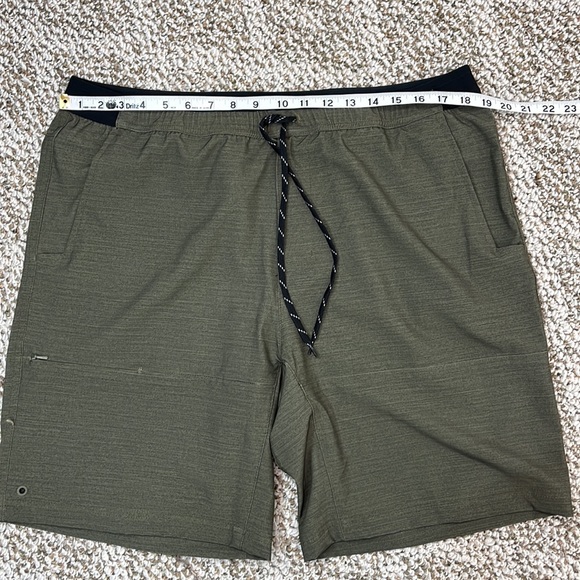 COLUMBIA GREEN OLIVE HEATHERED SHORTS SIZE LARGE - Picture 11 of 13